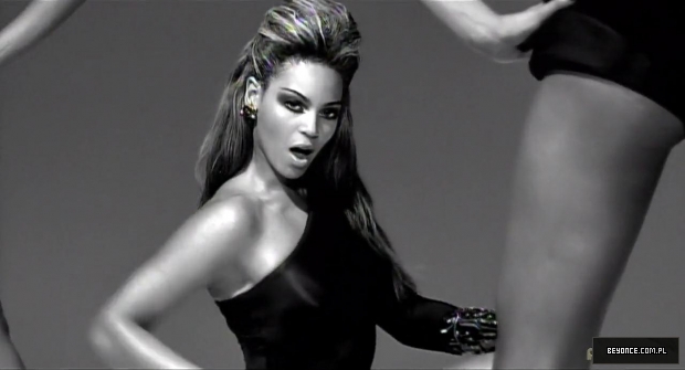 Beyonce_-_Single_Ladies_28Put_A_Ring_On_It29_28OFFICIAL_VIDEO29_28Palladia29_5BHD_720p5D_mp40633.jpg