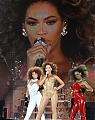 06132_Beyonce_Knowles_proforming_on_stage-006_122_83lo.jpg