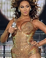06175_Beyonce_Knowles_proforming_on_stage-009_122_1031lo.jpg