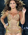 06192_Beyonce_Knowles_proforming_on_stage-010_122_372lo.jpg