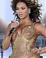 06277_Beyonce_Knowles_proforming_on_stage-015_122_136lo.jpg