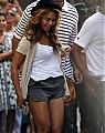 10950_Beyonce_Leaving_Lure_Restaurant_in_NYC_September_11_2010_05_122_346lo.jpg