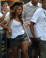 10976_Beyonce_Leaving_Lure_Restaurant_in_NYC_September_11_2010_04_122_708lo.jpg