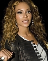 18341_Beyonce_Outside_the_Kanaloa_Night_Club_in_London_November_13_2009_01_122_159lo.jpg