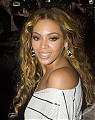 18813_Beyonce_Outside_the_Kanaloa_Night_Club_in_London_November_13_2009_33_122_1176lo.jpg