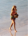 90097_Beyonce_On_the_Beach_at_the_Bahamas_February_27_2011_17_122_88lo.jpg