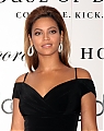 95806_Beyonce_promotes_her_House_of_Dereon_dress_collection_at_Bloomingdale-5_122_48lo.jpg