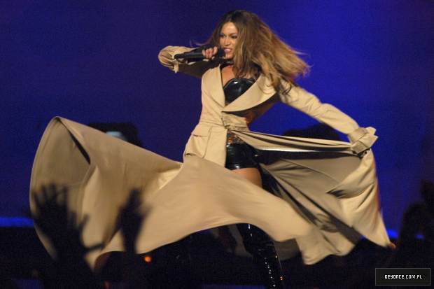 14742_Beyonce_Knowles_2006_MTV_Video_Music_Awards_Show_17_123_344lo.JPG