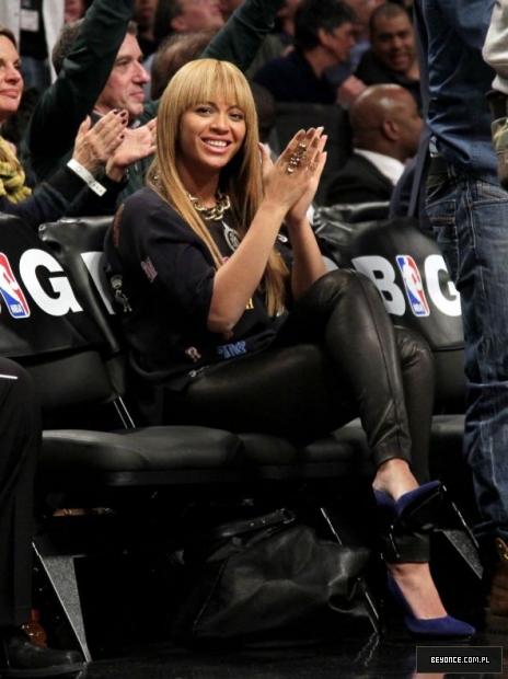 7464-beyonce-and-jay-z-watched-the-brooklyn-592x0-1.jpg