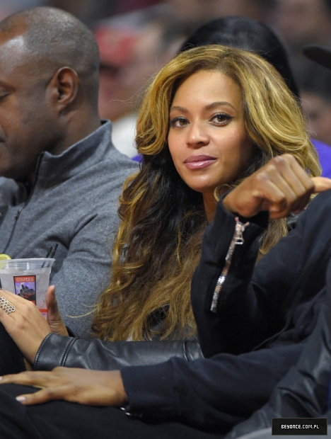 Beyonce-e-Jay-Z-assistem-jogo-entre-Los-Angeles-Clippers-e-Brooklyn-Nets-em-LA-26-774x1024.jpg