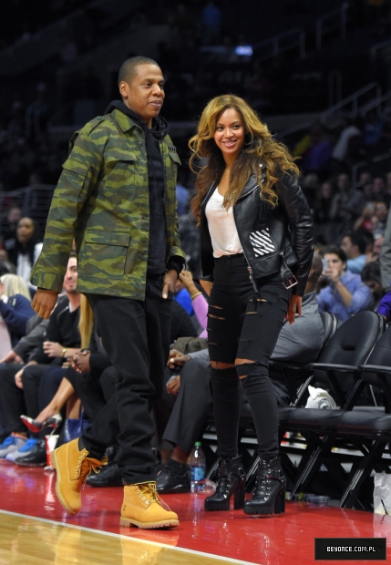 Beyonce-e-Jay-Z-assistem-jogo-entre-Los-Angeles-Clippers-e-Brooklyn-Nets-em-LA-30-710x1024.jpg