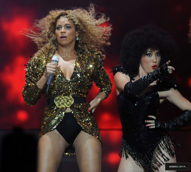 Beyonce_Knowles_-_LIVE___Glastonbury_Festival_-_Worthy_Farm_-_260611_184.jpg