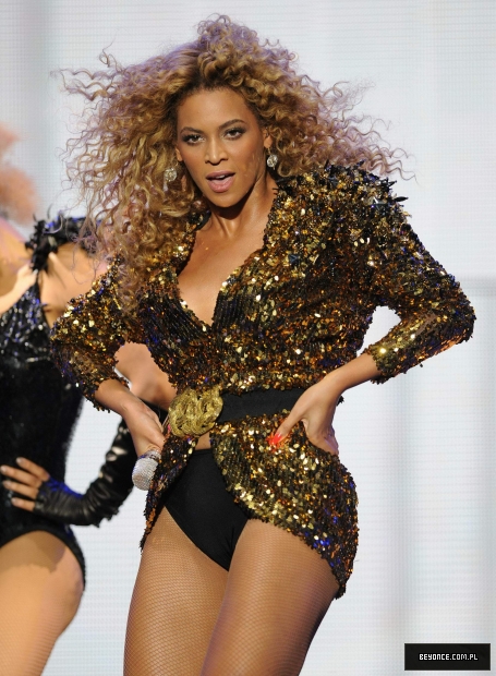 Beyonce_Knowles_-_LIVE___Glastonbury_Festival_-_Worthy_Farm_-_260611_239.jpg
