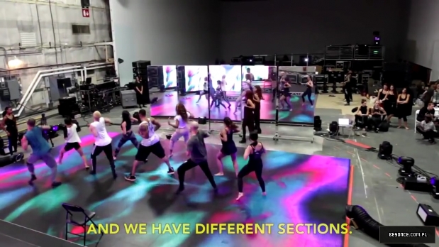 MTV_VMA_2014_Performance_28Behind_The_Scenes29_mp40326.jpg