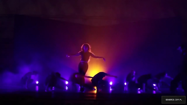 MTV_VMA_2014_Performance_28Behind_The_Scenes29_mp40663.jpg