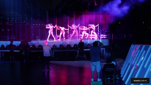 MTV_VMA_2014_Performance_28Behind_The_Scenes29_mp41468.jpg