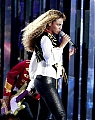 15243_celeb-city_org_Beyonce_at_the_World_Music_Awards_2008_12_122_665lo.jpg