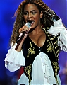 38567_babayaga_Beyonce_World_Music_Awards_11-09-2008_152_123_252lo.jpg