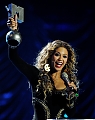 64726_Celebutopia-Beyonce_receives_one_of_three_awards_she_got_during_the_2009_MTV_Europe_Music_Awards-09_122_502lo.jpg