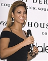 Beyonce-Poses-House-Dereon-Cadillac-Records_28829.jpg