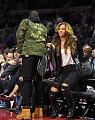 Beyonce-e-Jay-Z-assistem-jogo-entre-Los-Angeles-Clippers-e-Brooklyn-Nets-em-LA-29-713x1024.jpg