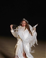 Beyonce_-_Making_The_Gift_28AAC-WebRip-720p-kk2000199629_mp4_000322780.jpg