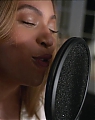 Beyonce_-_Making_The_Gift_28AAC-WebRip-720p-kk2000199629_mp4_000974723.jpg