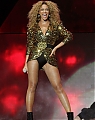 Beyonce_Knowles_-_LIVE___Glastonbury_Festival_-_Worthy_Farm_-_260611_101.jpg