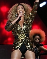 Beyonce_Knowles_-_LIVE___Glastonbury_Festival_-_Worthy_Farm_-_260611_110.jpg