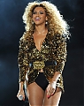 Beyonce_Knowles_-_LIVE___Glastonbury_Festival_-_Worthy_Farm_-_260611_172.jpg