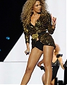 Beyonce_Knowles_-_LIVE___Glastonbury_Festival_-_Worthy_Farm_-_260611_220.jpg