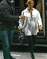 Beyonce_Knowles_arrives_at_her_office_New_York_City-06.JPG