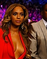 Beyonce_Knowles_attend_the_welterweight_unification_championship_04.jpg