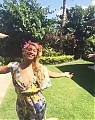 Beyonce_na_Instagramie_2C2CLei_d_in_Hawaii__22_mp40049.jpg
