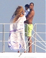 beyonce-jay-z-france-kisses-with-blue-ivy-04.jpg