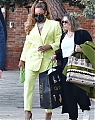 beyonce-leaves-venice-by-taxi-boat-10-17-2021-3.jpg