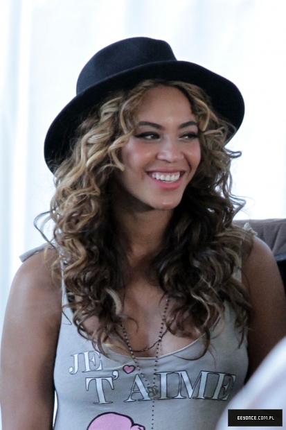 beyoncecomplCoachella_Valley_Music_Arts_Festival_2010_-_Day_10006.jpg