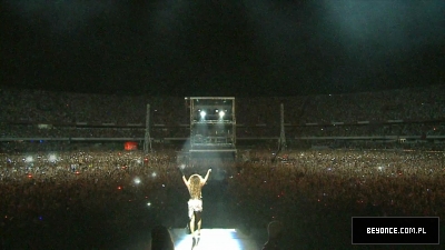 Beyonce-I-Was-Here-28Live-at-Roseland29-onyvideos_com_mp4_snapshot_02_34_5B2011_11_17_13_30_025D.jpg