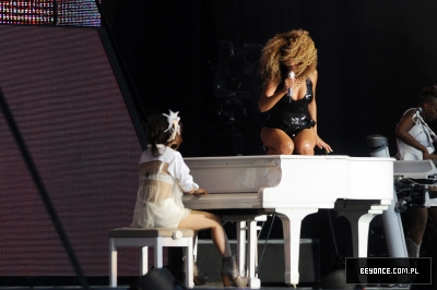 Beyonce_at_T_in_the_Park_J0001_008.jpg