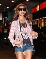 17696_Beyonce_walking_back_to_Jay_Zs_car_after_attending_Broadways_Chicago_April032010_012_122_915lo.jpg