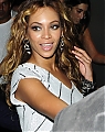 18565_Beyonce_Outside_the_Kanaloa_Night_Club_in_London_November_13_2009_17_122_675lo.jpg