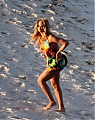 89355_Beyonce_On_the_Beach_at_the_Bahamas_February_27_2011_01_122_129lo.jpg