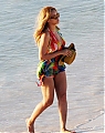 90042_Beyonce_On_the_Beach_at_the_Bahamas_February_27_2011_04_122_553lo.jpg