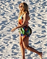 90065_Beyonce_On_the_Beach_at_the_Bahamas_February_27_2011_08_122_728lo.jpg