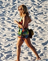 90065_Beyonce_On_the_Beach_at_the_Bahamas_February_27_2011_09_122_203lo.jpg