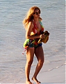 90092_Beyonce_On_the_Beach_at_the_Bahamas_February_27_2011_16_122_1131lo.jpg
