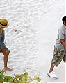 90105_Beyonce_On_the_Beach_at_the_Bahamas_February_27_2011_19_122_590lo.jpg