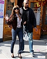 Beyonce_and_Jay_Z_having_lunch_in_Pastis__122_102lo.jpg