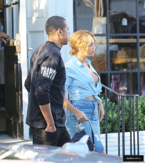 Beyonce-in-Jeans-Shirt--04.jpg