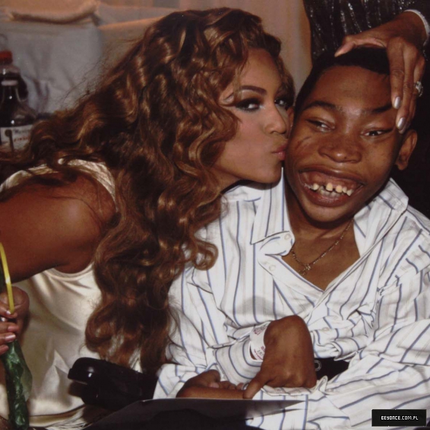 Wish-Kid-Xavier-with-kisses-from-Beyonce.jpg